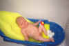 Evan_FirstBath2.jpg (20079 bytes)